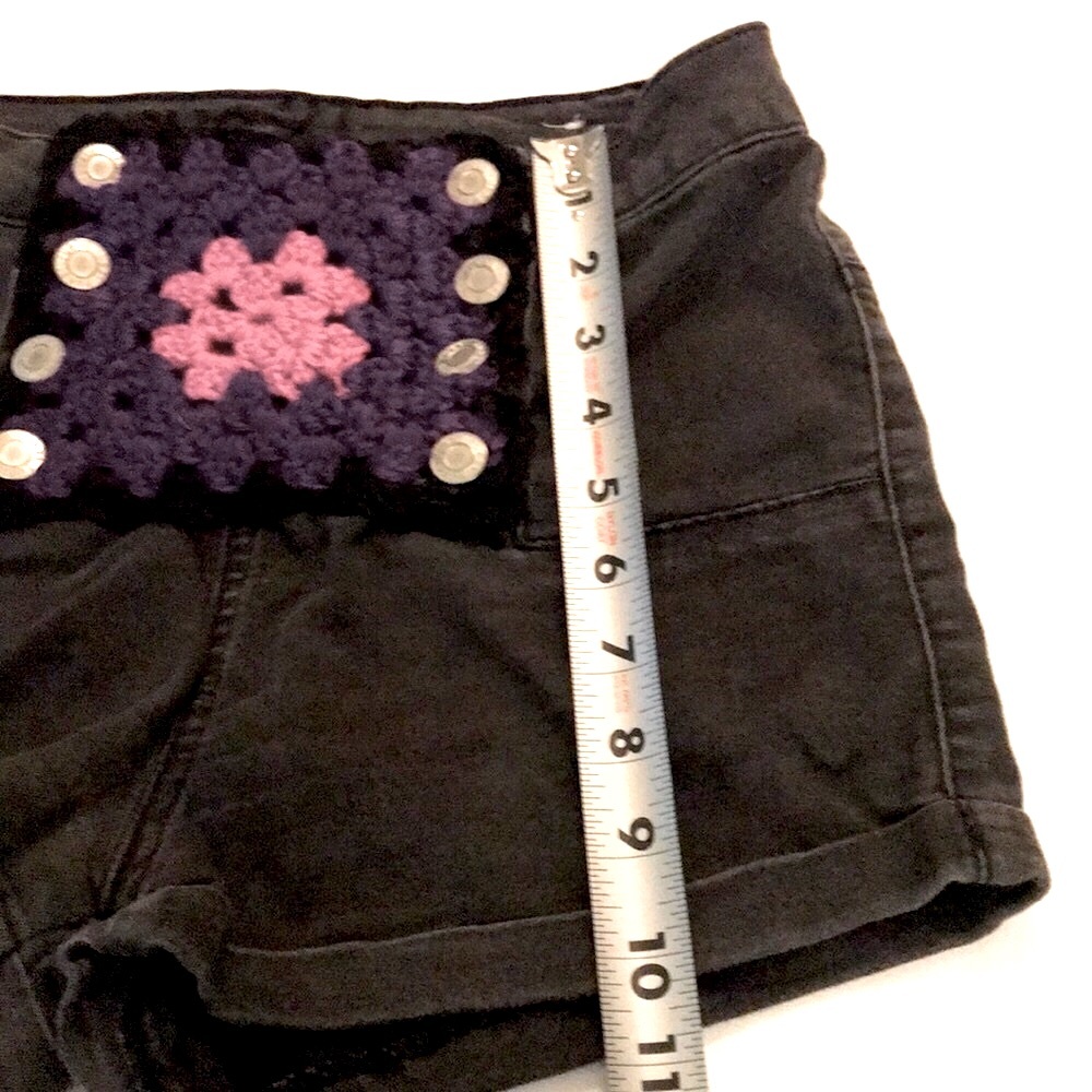 Women’s/Girl’s UPCYCLED HAND CRAFTED & CROCHETED RUE 21 Sz 7/8 Crochet Shorts - Picture 6 of 11